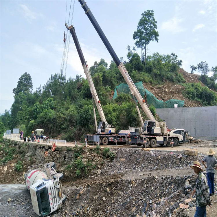 桐乡汽车掉沟里叫吊车救援要多少钱